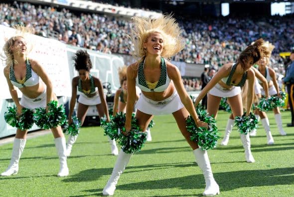 Sexys y bellos atributos de las cheerleaders de la NFL que no son nada invisibles a las miradas masculinas.
