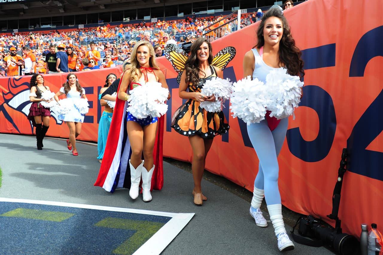 En general, las porristas de Denver Broncos vivieron todo su espectáculo para la celebración del Halloween.