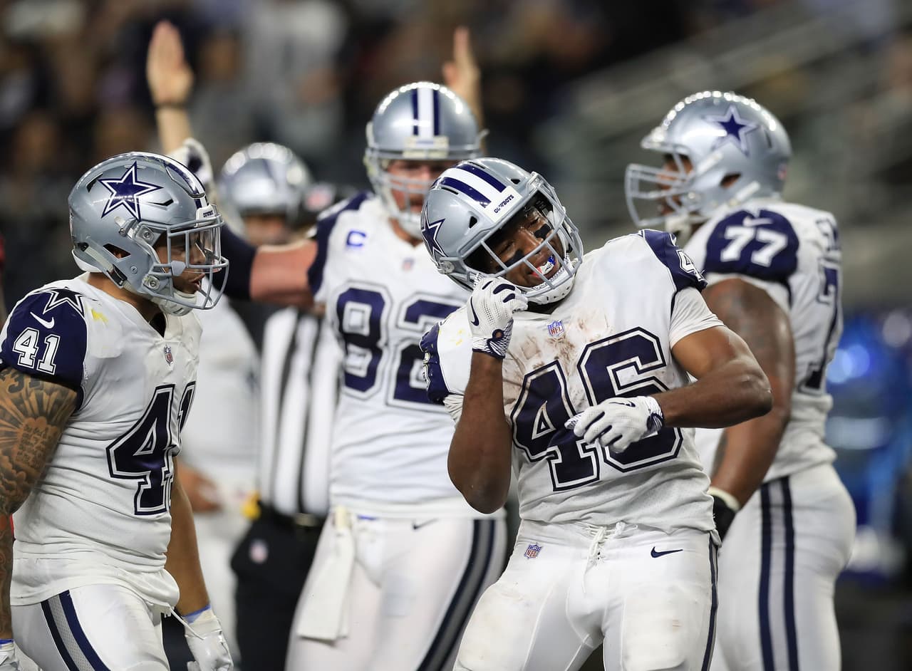 Los Dallas Cowboys mantuvieron vivas las esperanzas de colarse a los Playoffs al vencer a su rival histórico y divisional, los Washington Redskins con marcador de 38 - 14.
