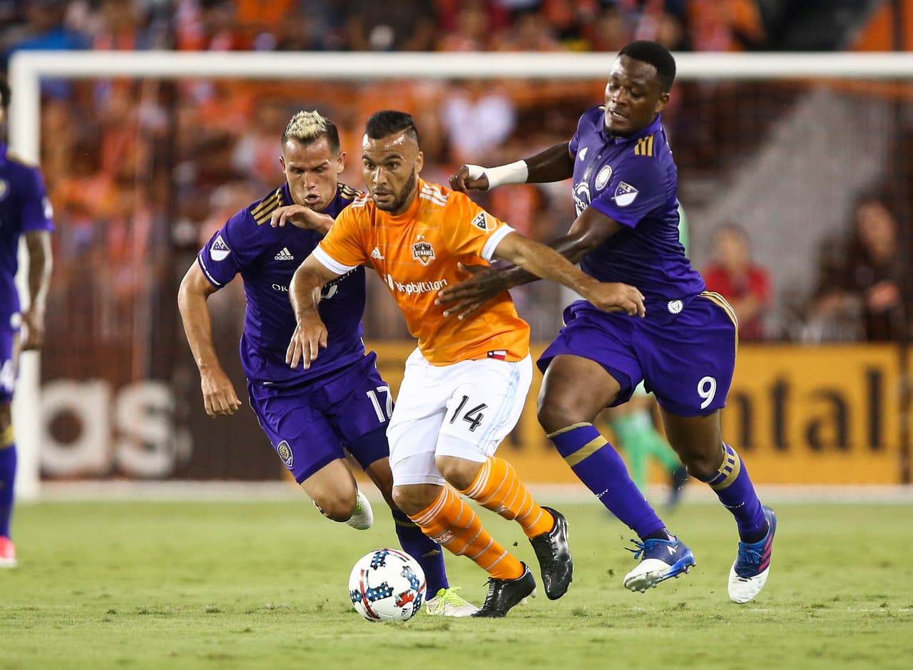 Con dos asistencias, el volante brasileño Alex fue uno de los mejores futbolistas de Houston Dynamo, qye se impuso por 4-0 a un Orlando City SC que parecía imparable. (USA Today Images)