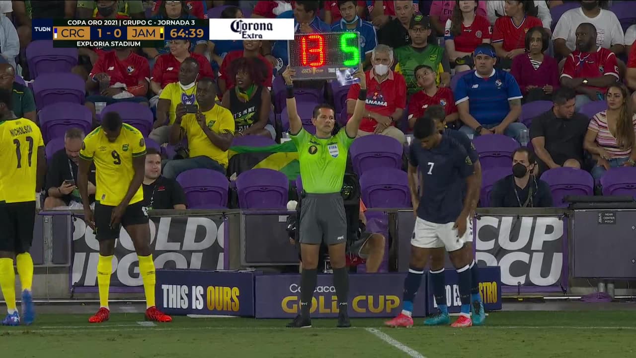 ¡TIRO ATAJADO! disparo por Junior Flemmings.