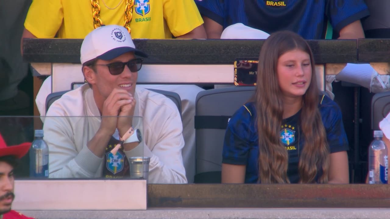 Tom Brady, captado en emotivo momento con su hija en partido de Brasil