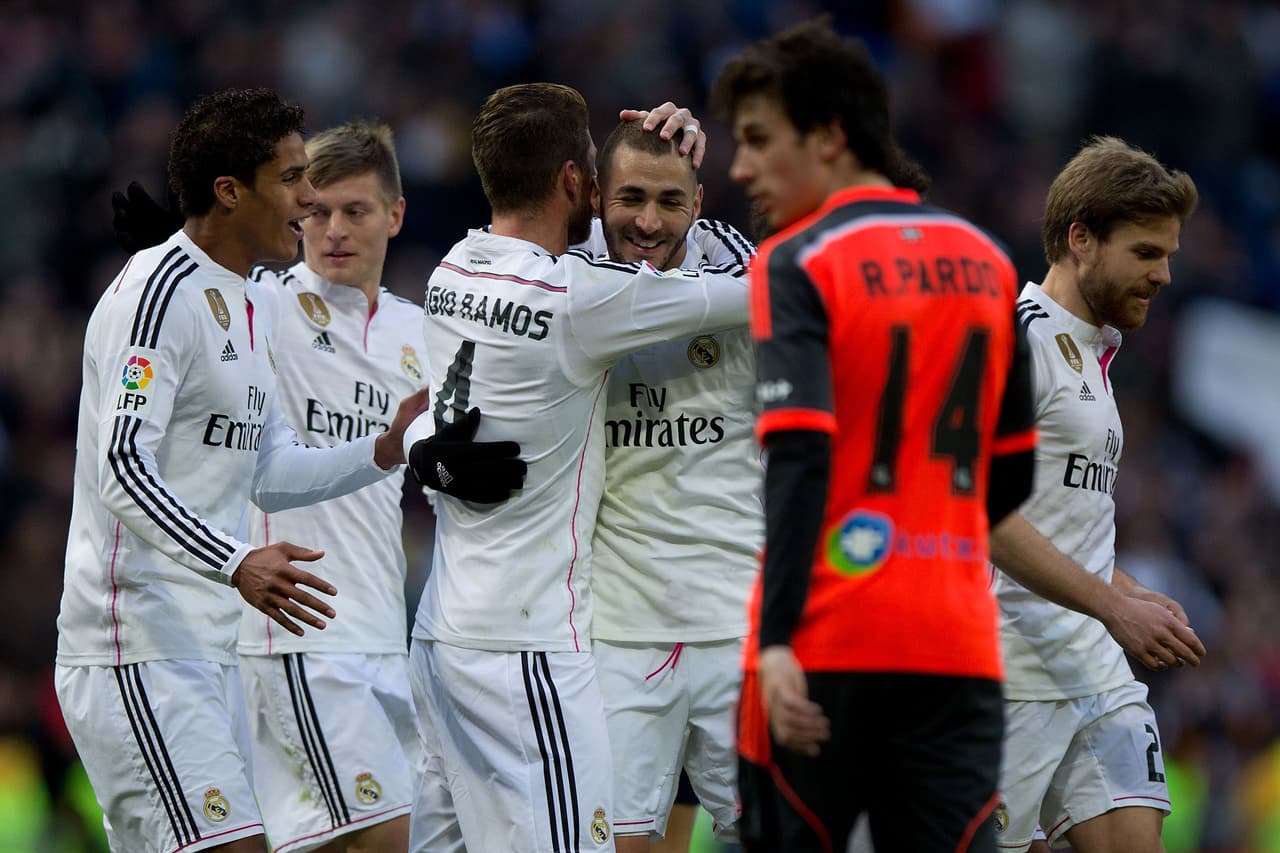 Raphael Varane sería quien ocupe el puesto de Ramos por su lesión.