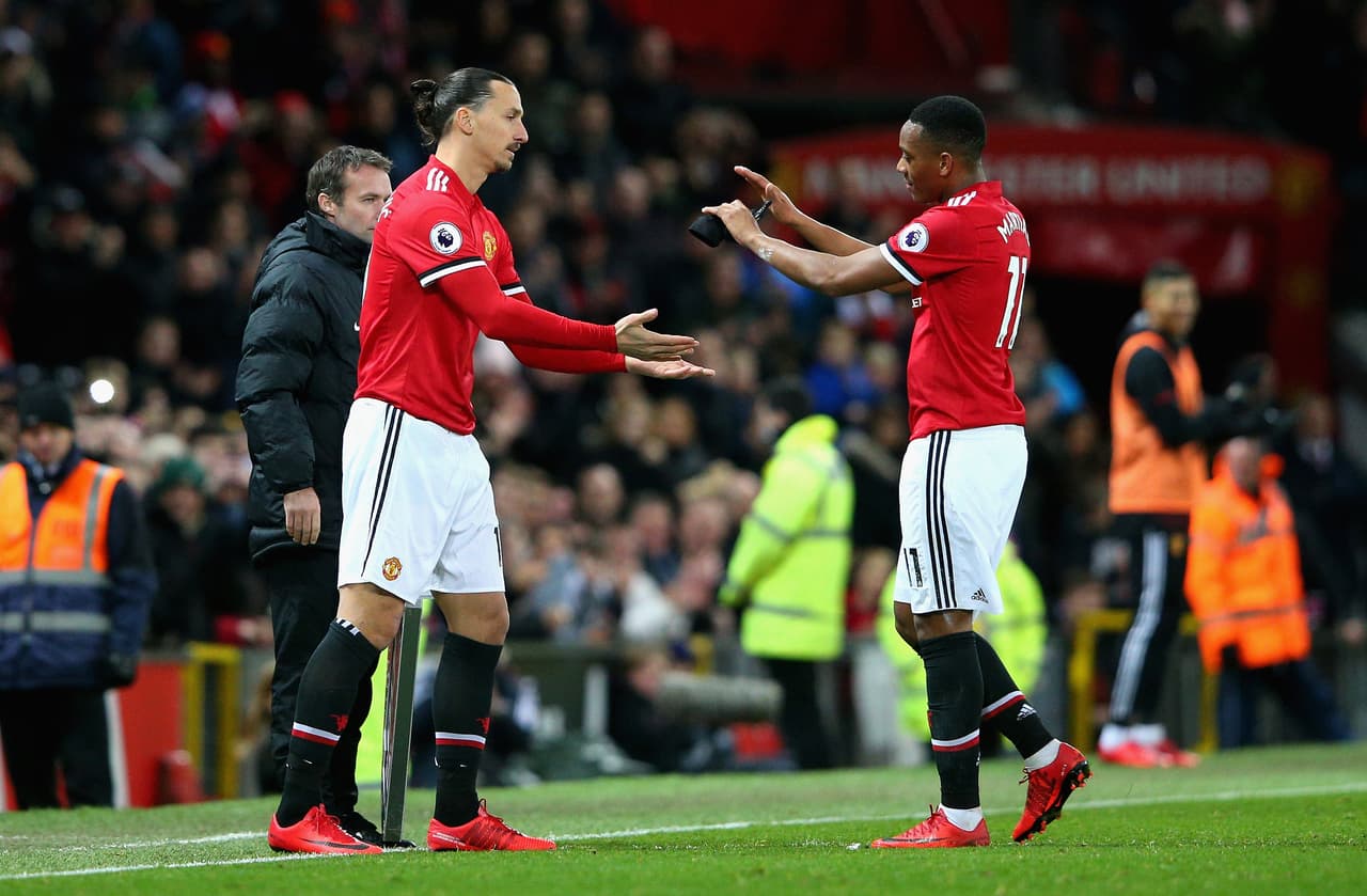 MANCHESTER, ENGLAND - NOVEMBER 18: Anthony Martial of Manchester United gives a high five to Zlatan Ibrahimovic of Manchester United before he is being substituted during the Premier League match between Manchester United and Newcastle United at Old Trafford on November 18, 2017 in Manchester, England. (Photo by Alex Livesey/Getty Images)