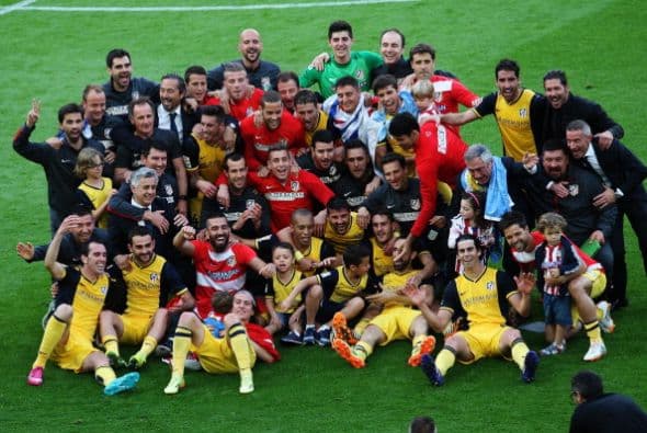Atletico de MAdrid ganó su décima Liga de España garcais a un empate a un gol ante el Barcelona en el "Camp Nou' en la última jornada.