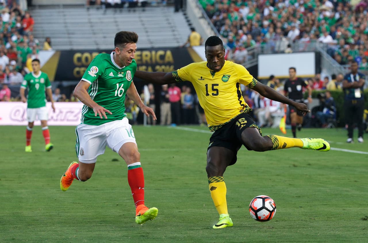 Los jamaiquinos, veloces y potentes, buscaron sorprender a un 'Tri' que se mostró seguro en la cancha y que hizo prevalecer su jerarquía.
