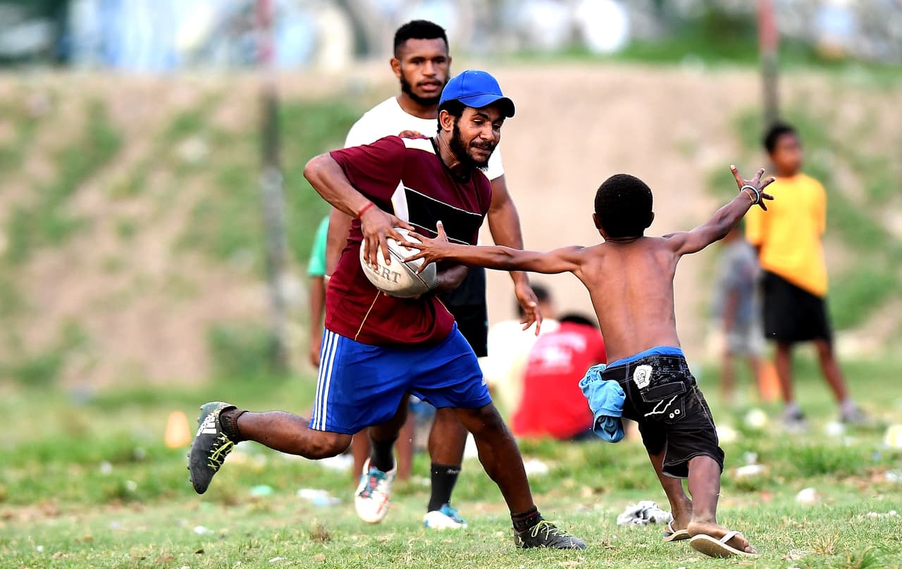 Los mayores le enseñan a los más jóvenes las estrategias y demás para hacerlos más competitivos.