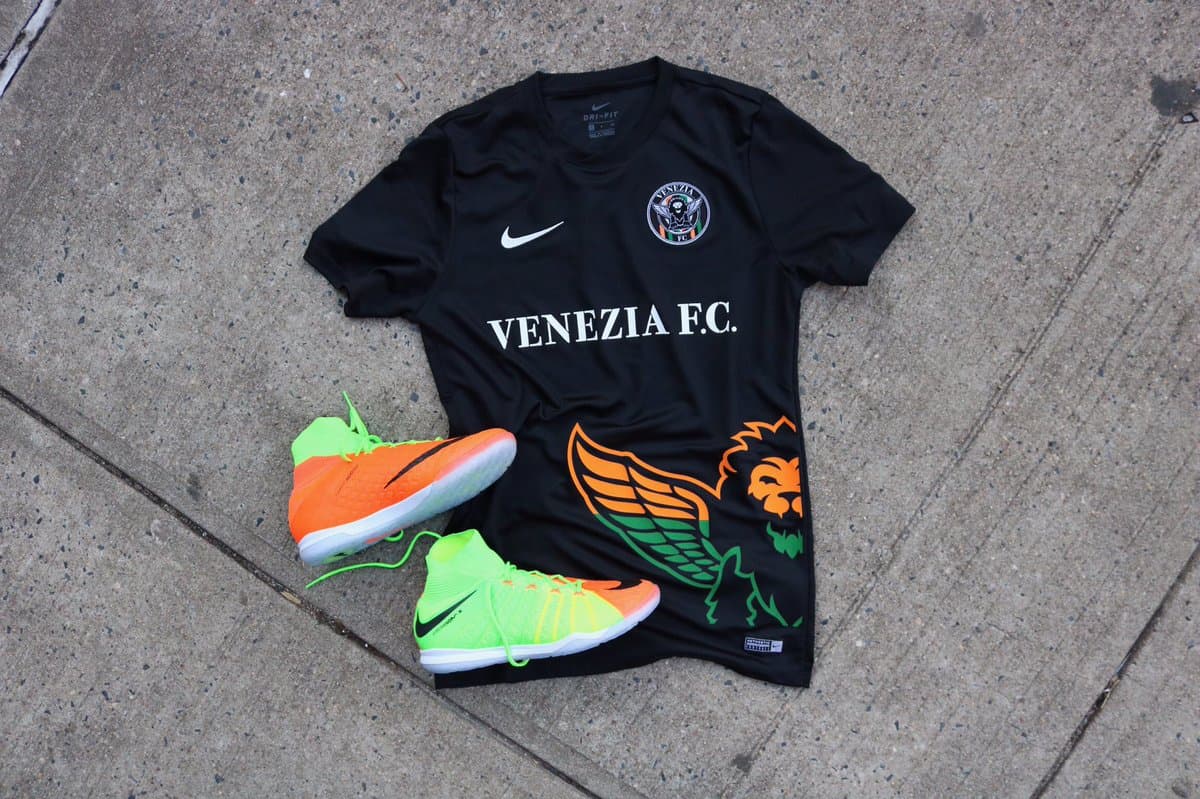 Venize F.C. - Primer uniforme (Nike)