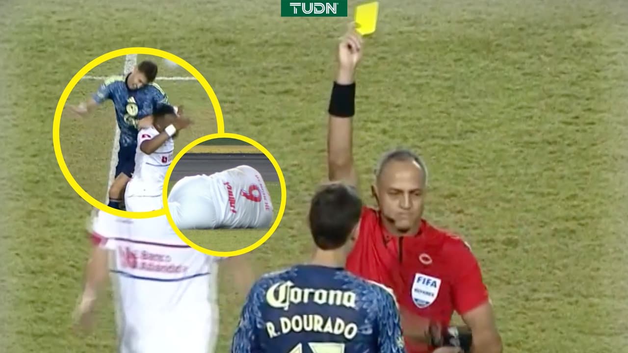 ¡Tarjeta amarilla a Dourado por esta falta sobre Benguché!