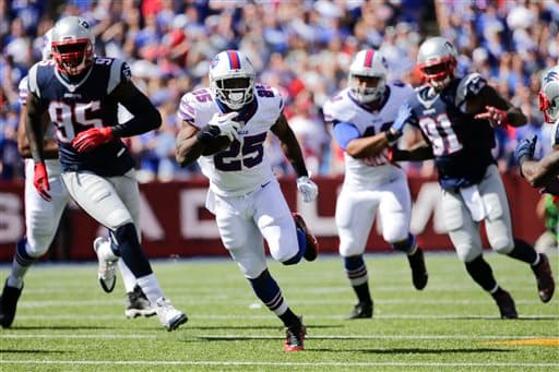Los Buffalo Bills no pudieron contender a la poderosa ofensiva de los New England Patriots y perdieron en casa 40-32. Checa las mejores imágenes de este duelo.