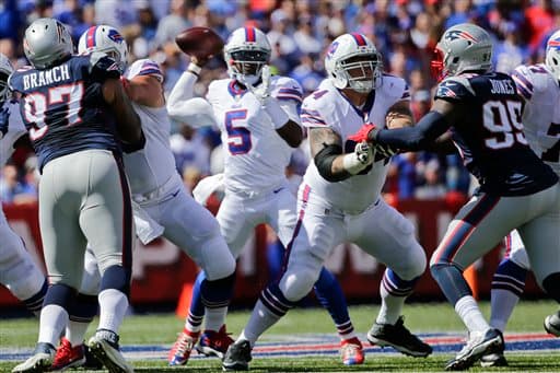 Los Buffalo Bills no pudieron contender a la poderosa ofensiva de los New England Patriots y perdieron en casa 40-32. Checa las mejores imágenes de este duelo.