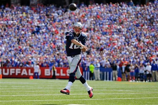 Los Buffalo Bills no pudieron contender a la poderosa ofensiva de los New England Patriots y perdieron en casa 40-32. Checa las mejores imágenes de este duelo.