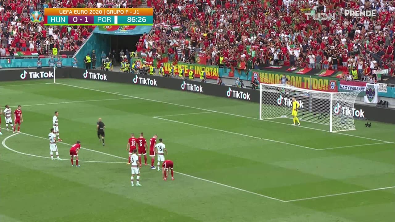 ¡GOL!  anota para Portugal. Cristiano Ronaldo