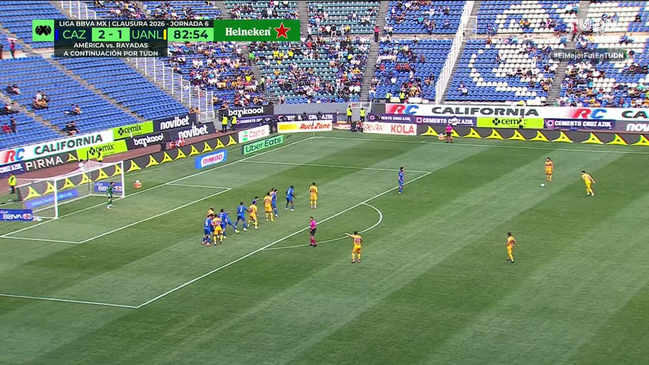 ¡TIRO ATAJADO! disparo por Fernando Gorriarán.