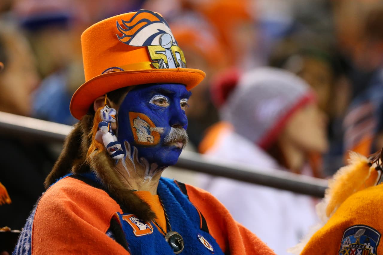 Los fanáticos de Denver, a pesar del espectáculo, se fueron con la pesadumbre de la derrota.