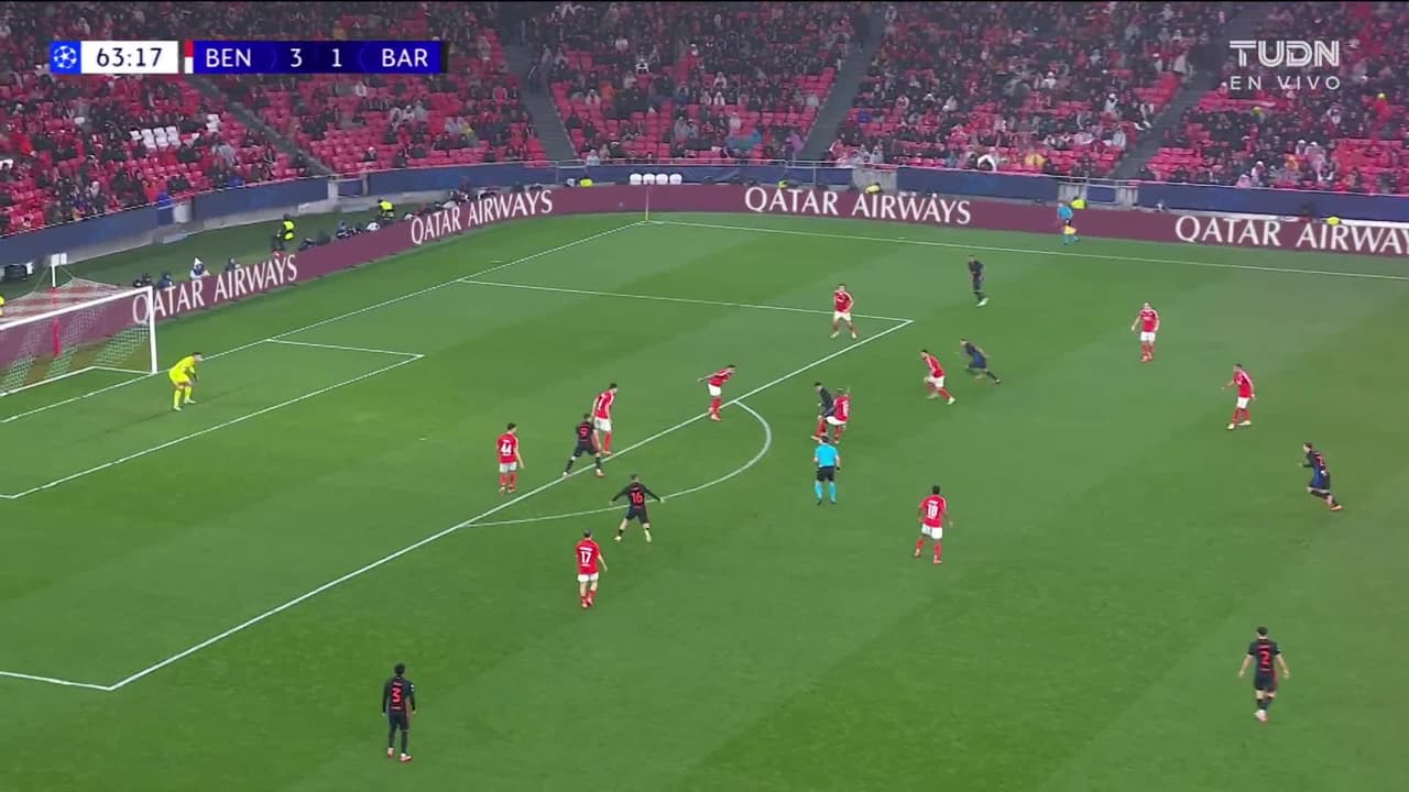 ¡TIRO ATAJADO! disparo por Pedri.