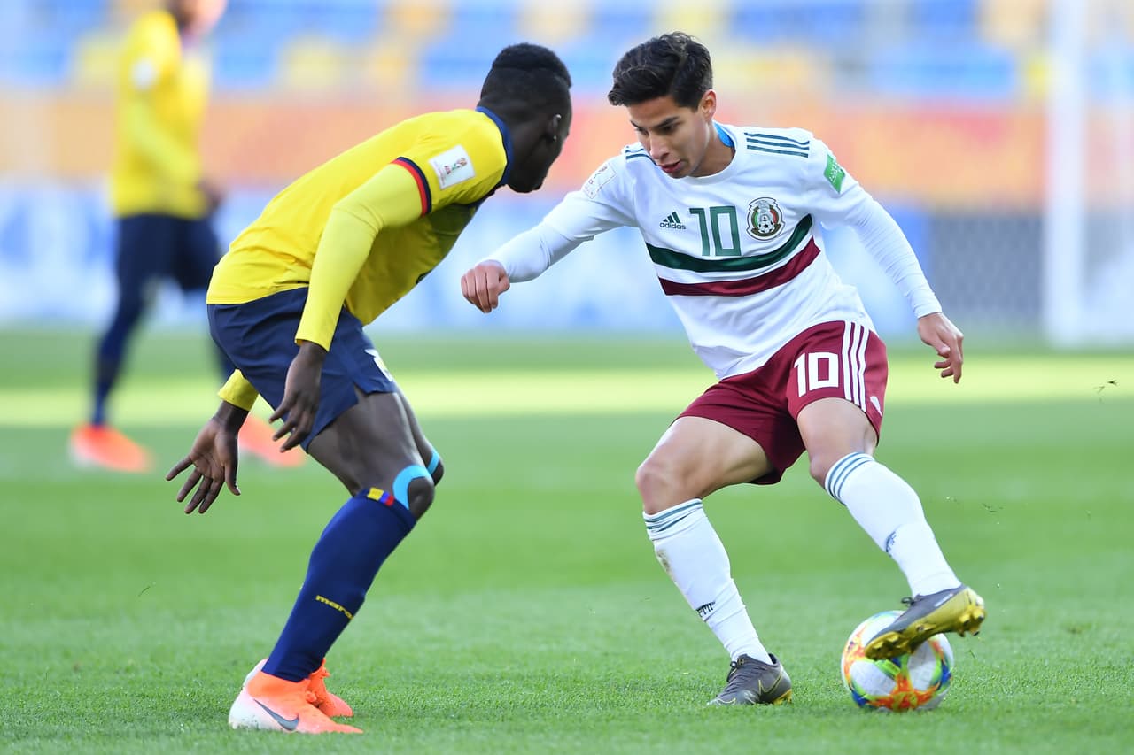 Ninguna opción más tuvo el Tri del empate después de este bajonazo. Salvo un error del portero ecuatoriano sobre el final de la primera mitad que quedó en tiro de esquina.
