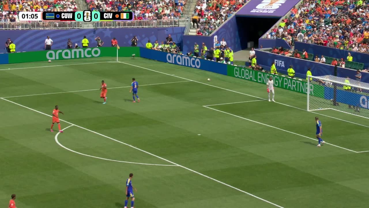 ¡TIRO ATAJADO! disparo por Tahith Chong.