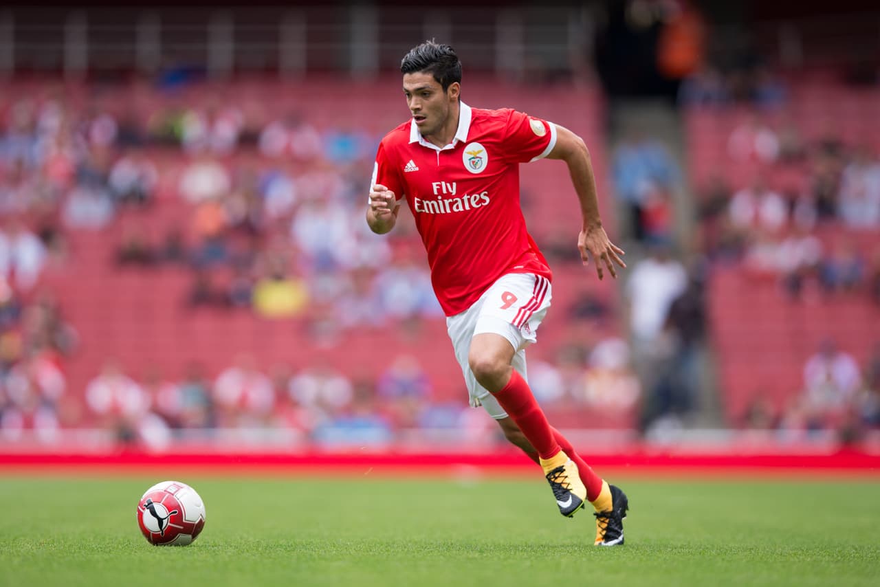 El delantero mexicano disputó 73 minutos en la derrota de su equipo en Londres.