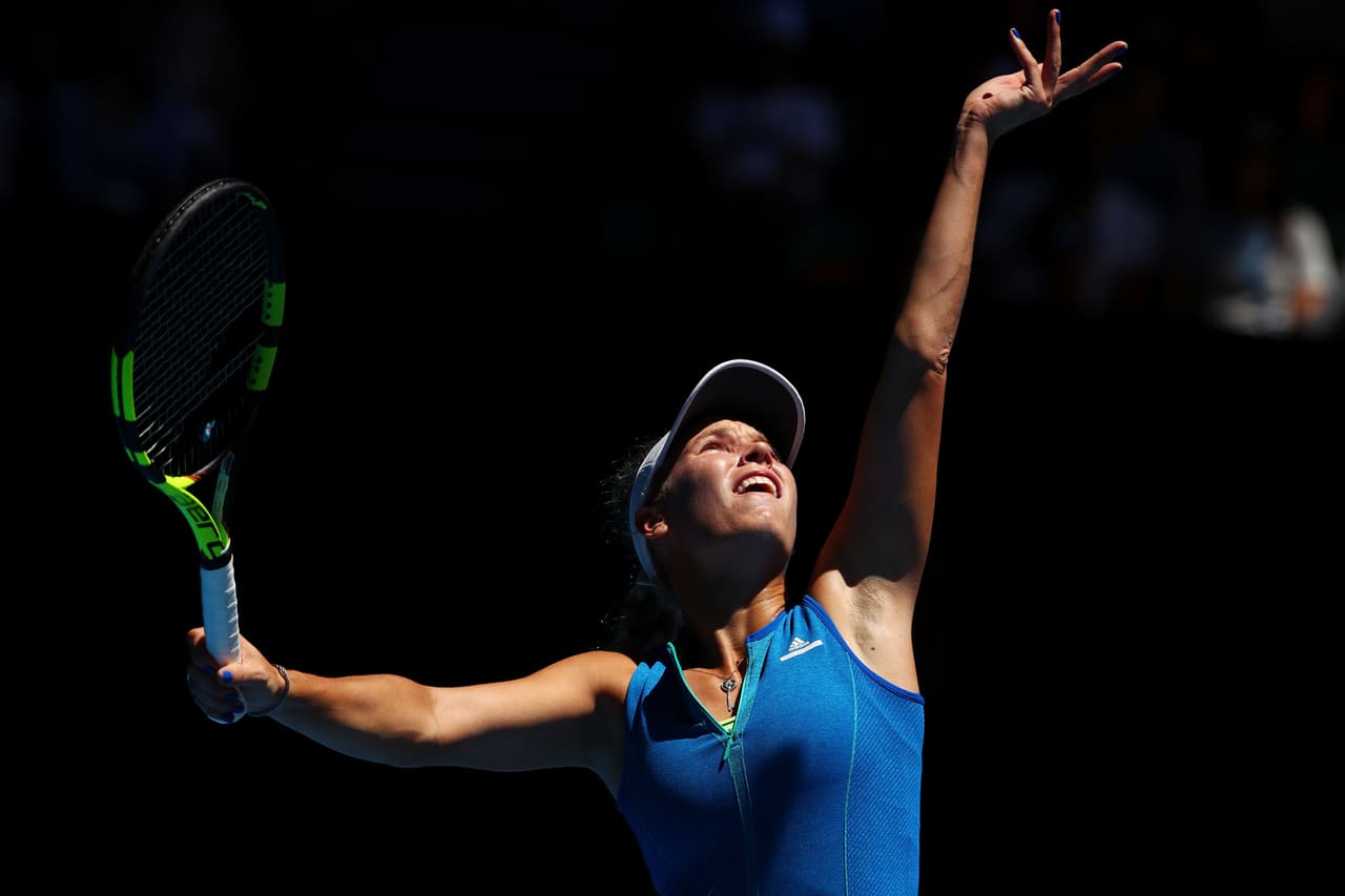 Carolina Wozniacki se impuso contra Donna Vekic con parciales 6-1, 6-3 en su choque de segunda ronda. La danesa tiene a su favor la experiencia que la llevó a ser número uno del mundo y a eso le suma un rostro angelical y cuerpo atractivo que la hacen una de las preferidas de los seguidores.