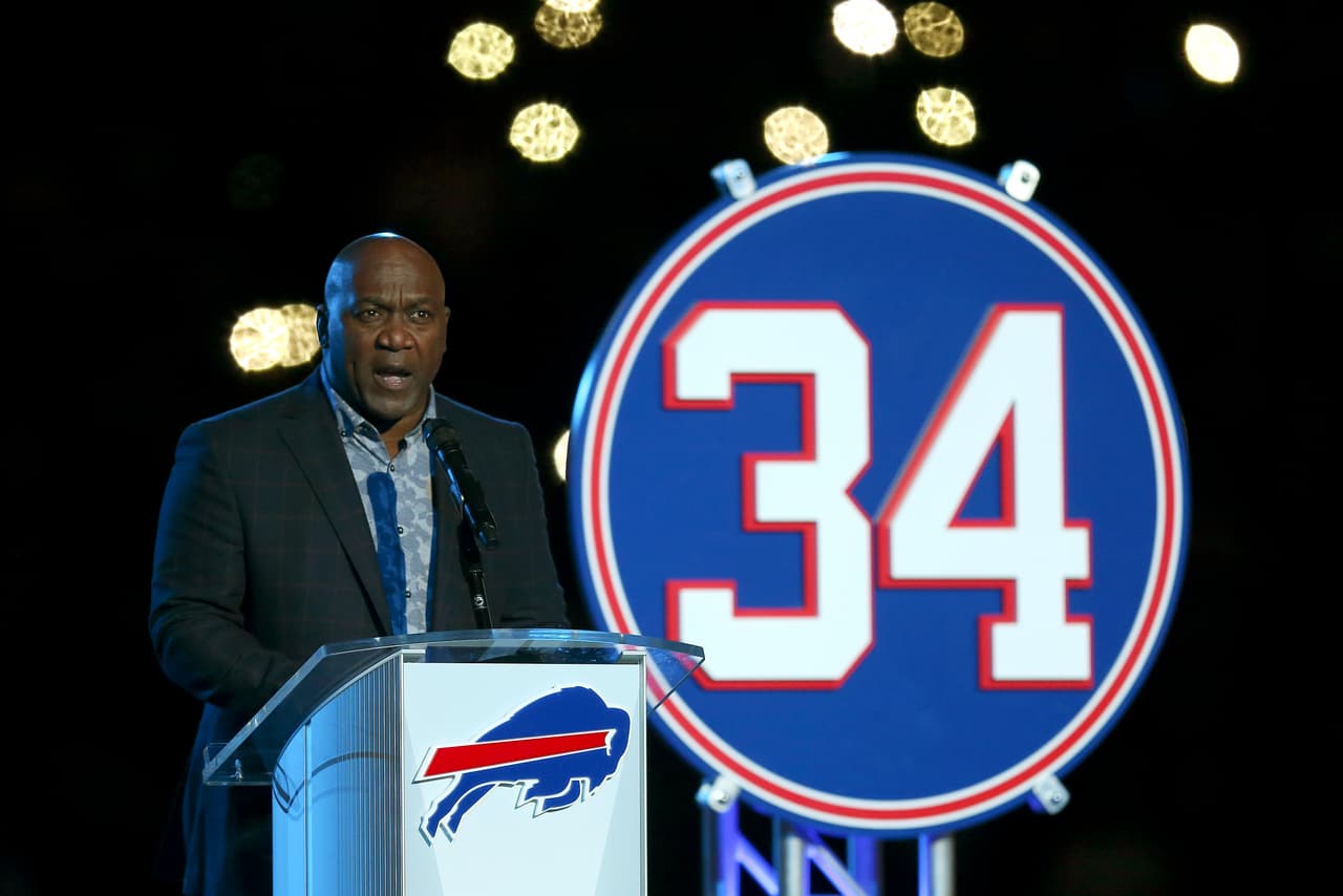 Los mejor de la noche para los Bills fue la entronización en el anillo del honor de Thurman Thomas, su legendario corredor, con el que vivieron la mejor era de la franquicia.