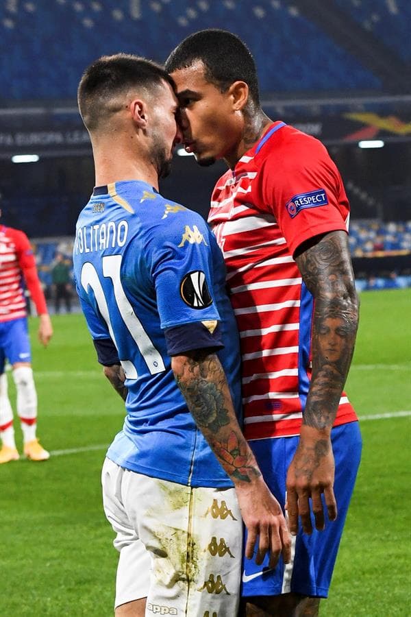 Napoli pierde ante Granada y queda fuera de la UEFA Europa League. El partido terminó con un marcador global 2-3 a favor de los rojiblancos. Zielinzki y Rui Peña anotaron para los de Gattuso, pero el tanto de Montoro sentenció la tarde para los 'gli azzurri'; Hirving Lozano no tuvo participación por lesión.