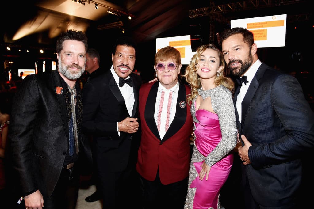 En eltonjohnaidsfoundation.org podrás encontrar más información sobre el evento y los distintos proyectos que apoya la fundación.