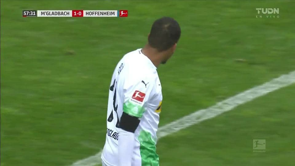 Tiro desviado de Alassane Pléa