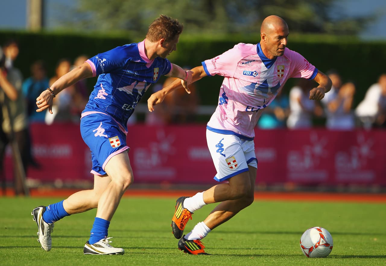 Zinedine Zidane: el astro francés se convirtió en accionista minoritario del Evian T.G. para salvarlo de una crisis que lo llevaba a la desaparición. Con él también invirtieron Bixente Lizarazu y Alain Boghossian.