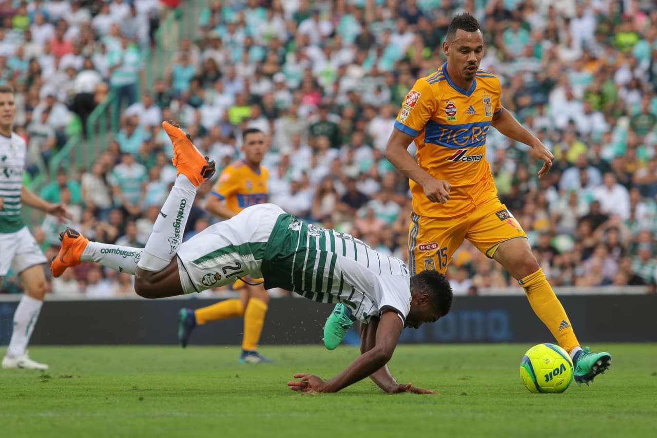 En la Liga MX jugó seis partidos más y solo en tres fue titular. Se quedó esperando una oportunidad en 14 partidos la pasada temporada para sumar un total de 365 minutos en cancha.