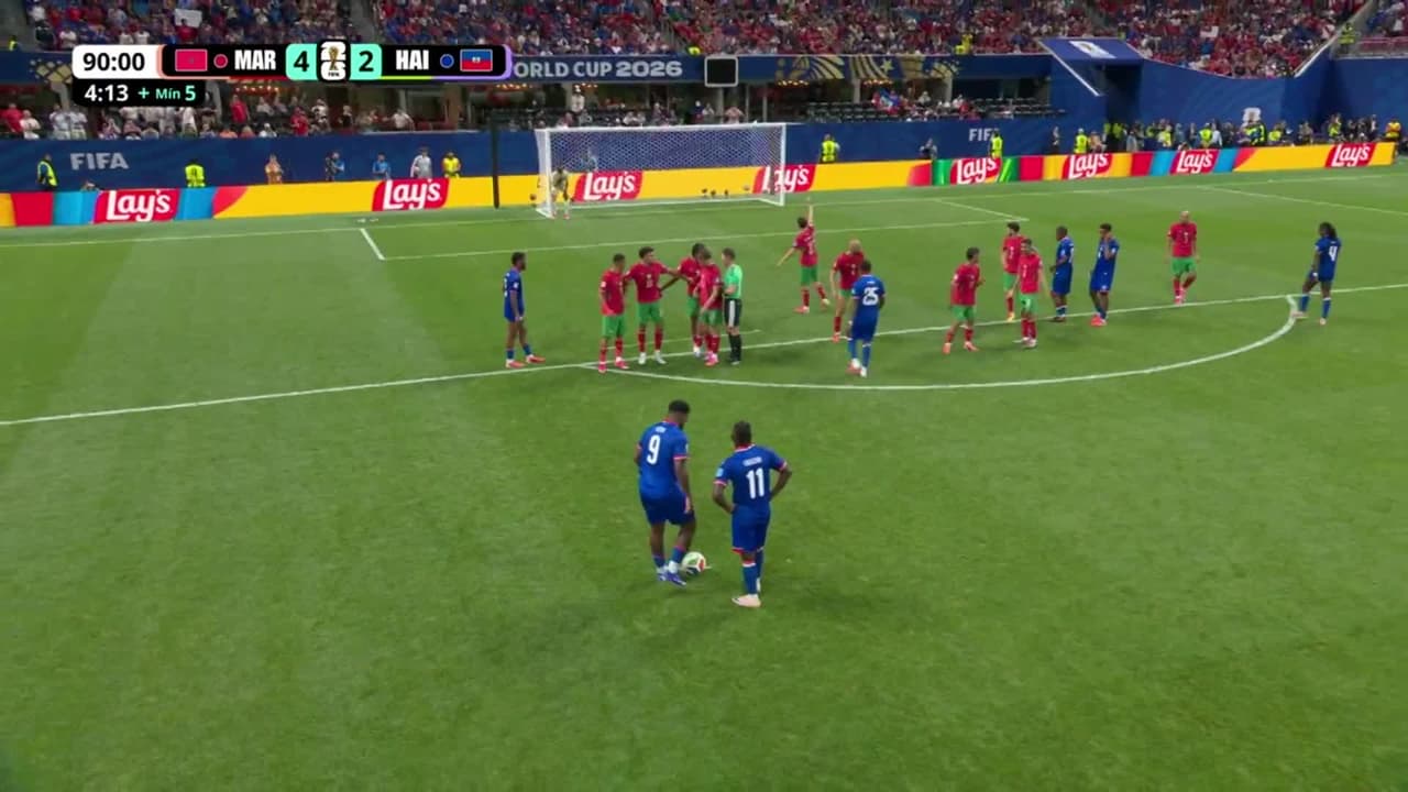 ¡TIRO ATAJADO! disparo por Duckens Nazon.