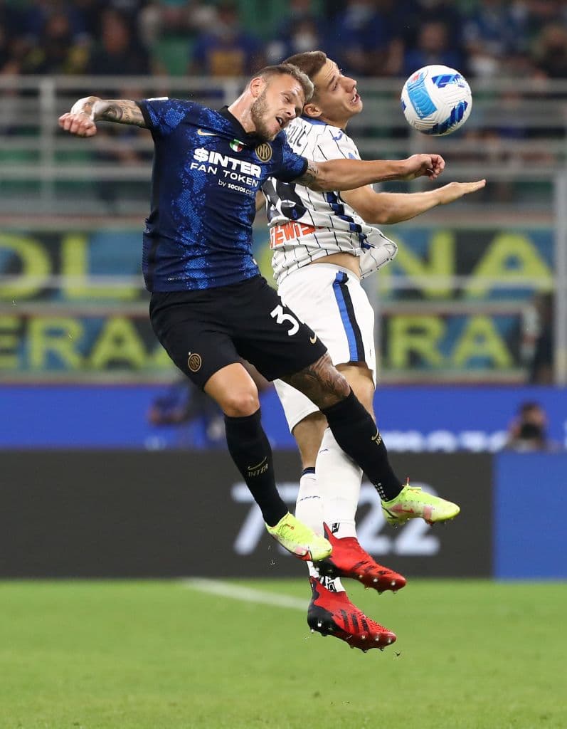 Inter de Milan y Atalanta empatan 2-2, Genoa y Hellas Verona empatan 3-3 y el Milan es el único que logra sumar tres putnos tras vencer 1-2 al Spezia.