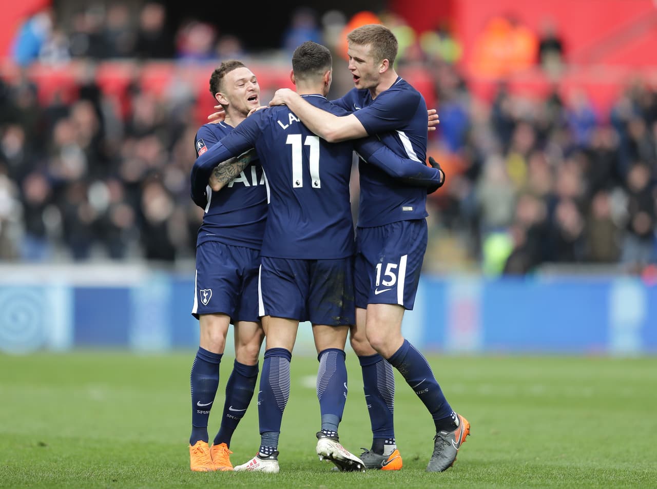 Su recorte fue desde la banda izquierda para definir con pierna derecha, poniendo el balón muy cerca de la raíz del poste. Un golazo.