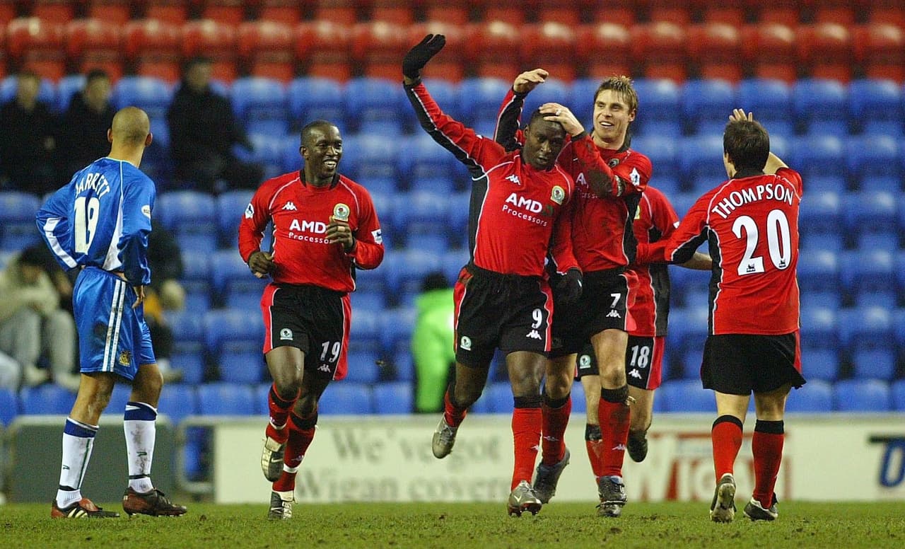 <b>Presumen un título</b>
<br>A pesar de su presente, este equipo puede jactarse de compartir el podio junto a los grandes, a la altura del Liverpool y Leicester, estos tres clubes con un campeonato de Premier League. Su título en la campaña 1994-1995 quedará para la historia y ahora pelean por volver a competir ante los grandes.