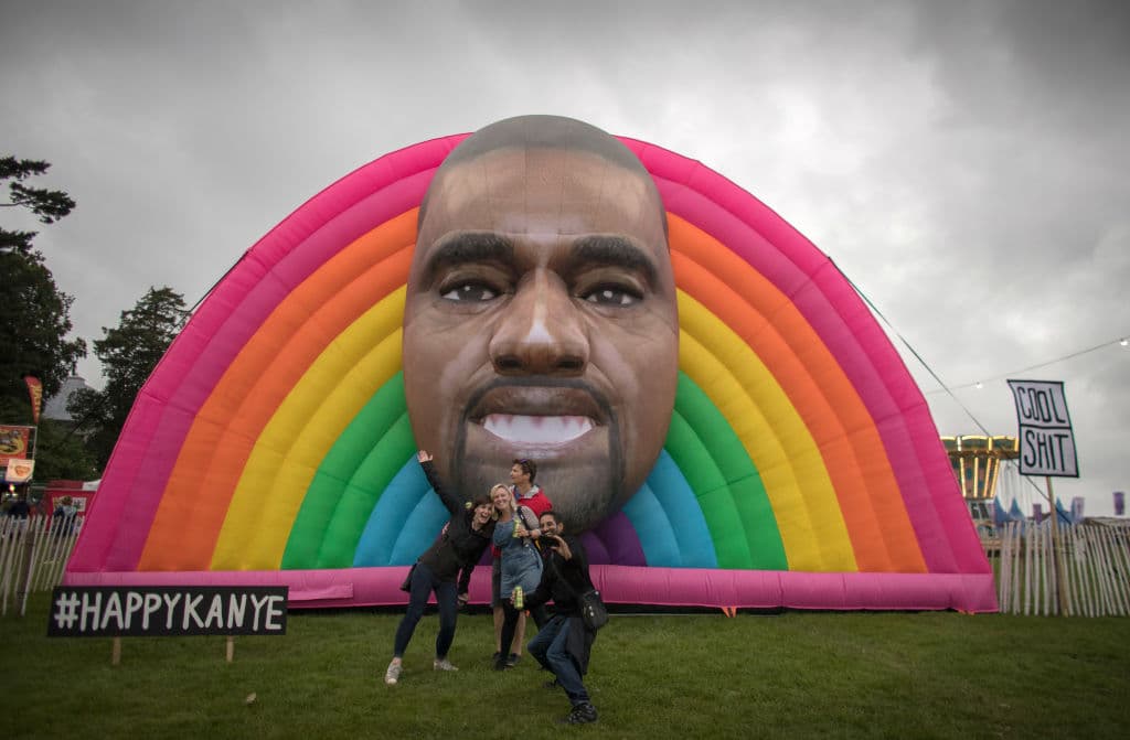 Recibió elogios por sus siguientes álbumes como solista: ‘The College Dropout’, ‘Late Registration’ y ‘Graduation’.