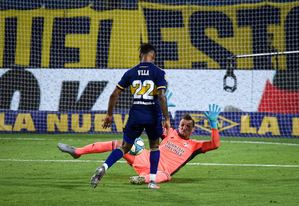 Con goles de Ramón Ábila y Sebastián Villa para Boca y gole de Federico Girotti y Rafael Santos Borré para River, el clásico argentino termina 2-2 en la Copa Diego Armando Maradona.