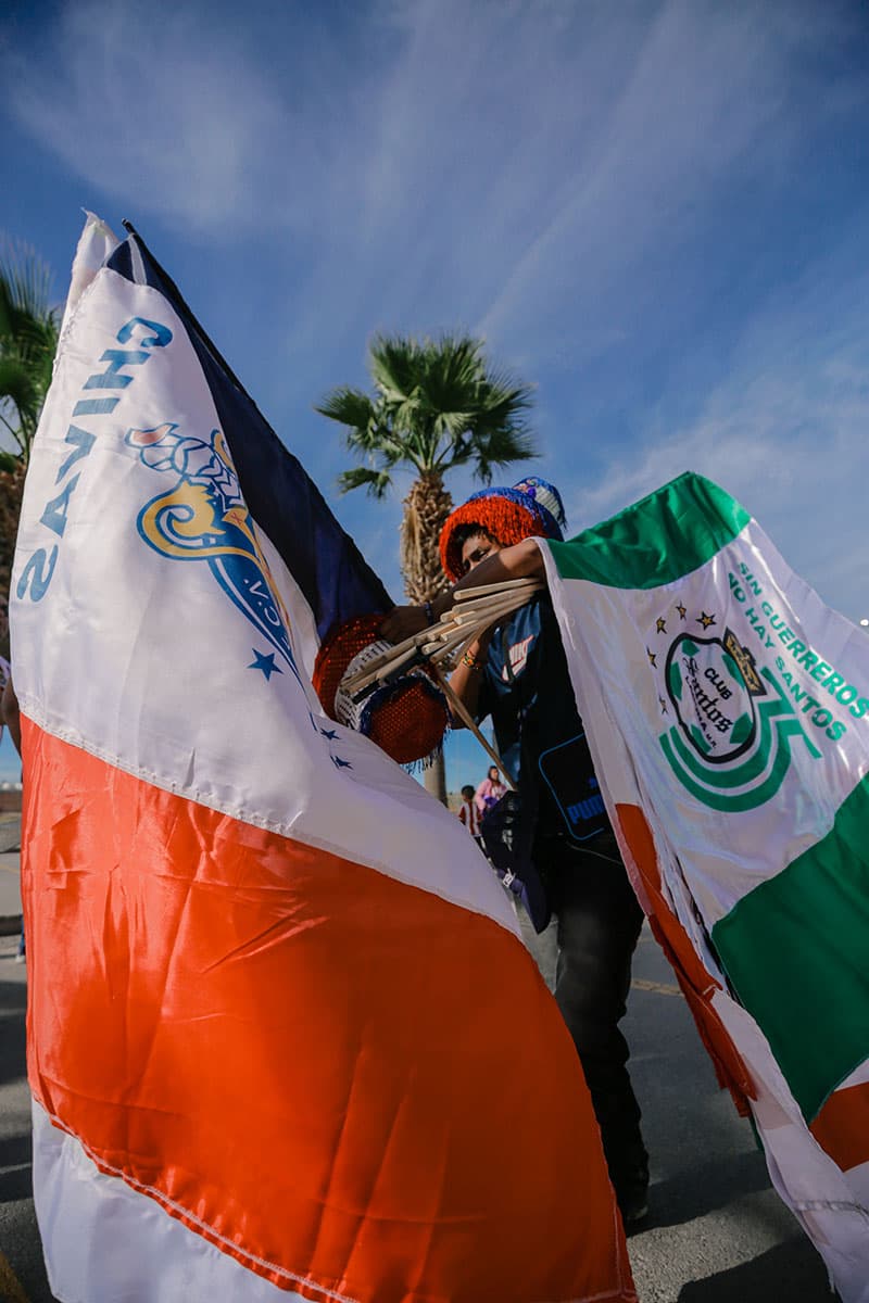 Los colores de Santos Laguna y Chivas para el partido.
