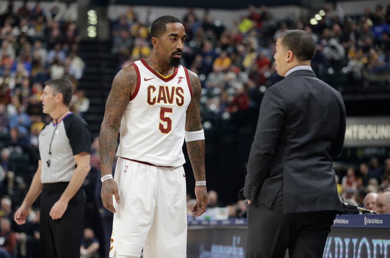 La reacción del jugador se presentó luego de que el entrenador le recriminó al jugador por no participar en las prácticas previas al juego contra 76ers.