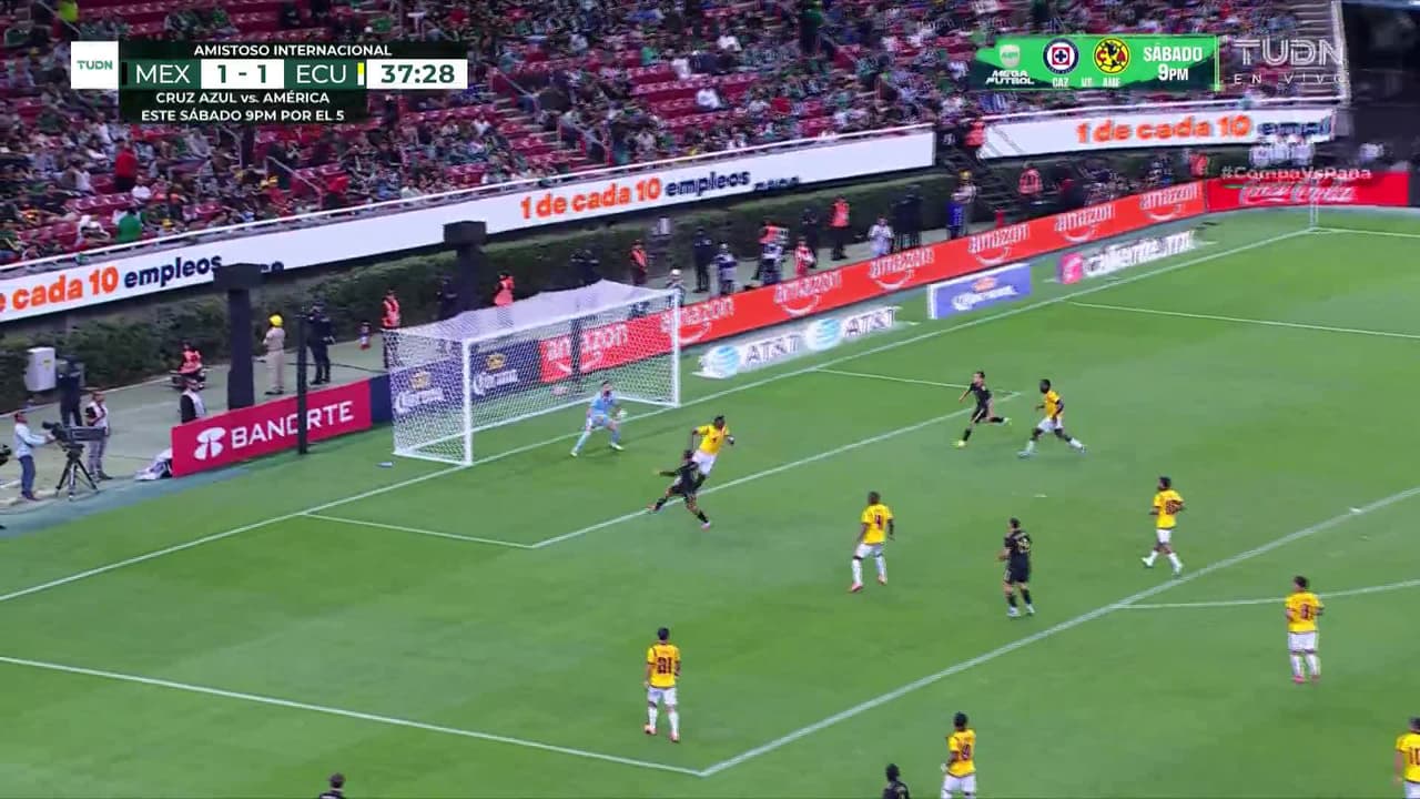 ¡TIRO ATAJADO! disparo por Érick Sánchez.