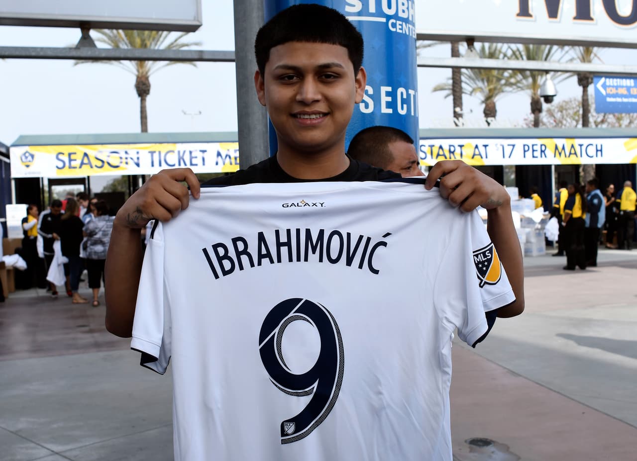 A nadie le caben dudas: la casaca de LA Galaxy con el 9 y el nombre de 'Ibra' en la espalda es la más popular en la MLS esta temporada. (USA Today Images)