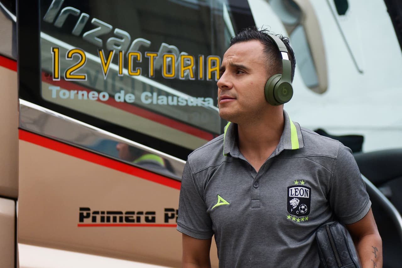 Aficionados de Tigres, mayoritariamente, y del León, tomaron por 'asalto' las inmediaciones del Estadio Universitario para atestiguar el juego de Ida de la Final del Clausura 2019 de la Liga MX en Monterrey. Se esmeraron y le pusieron un fantástico ambiente.