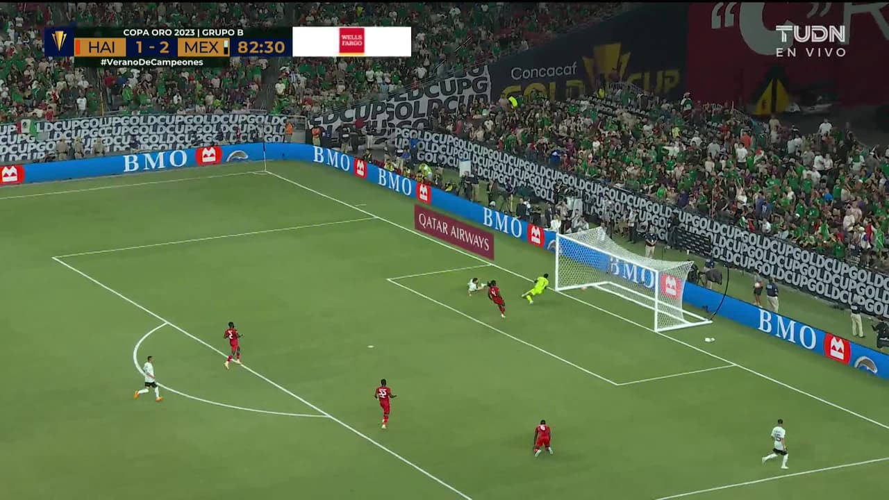 ¡GOL!  anota para México. Santiago Giménez