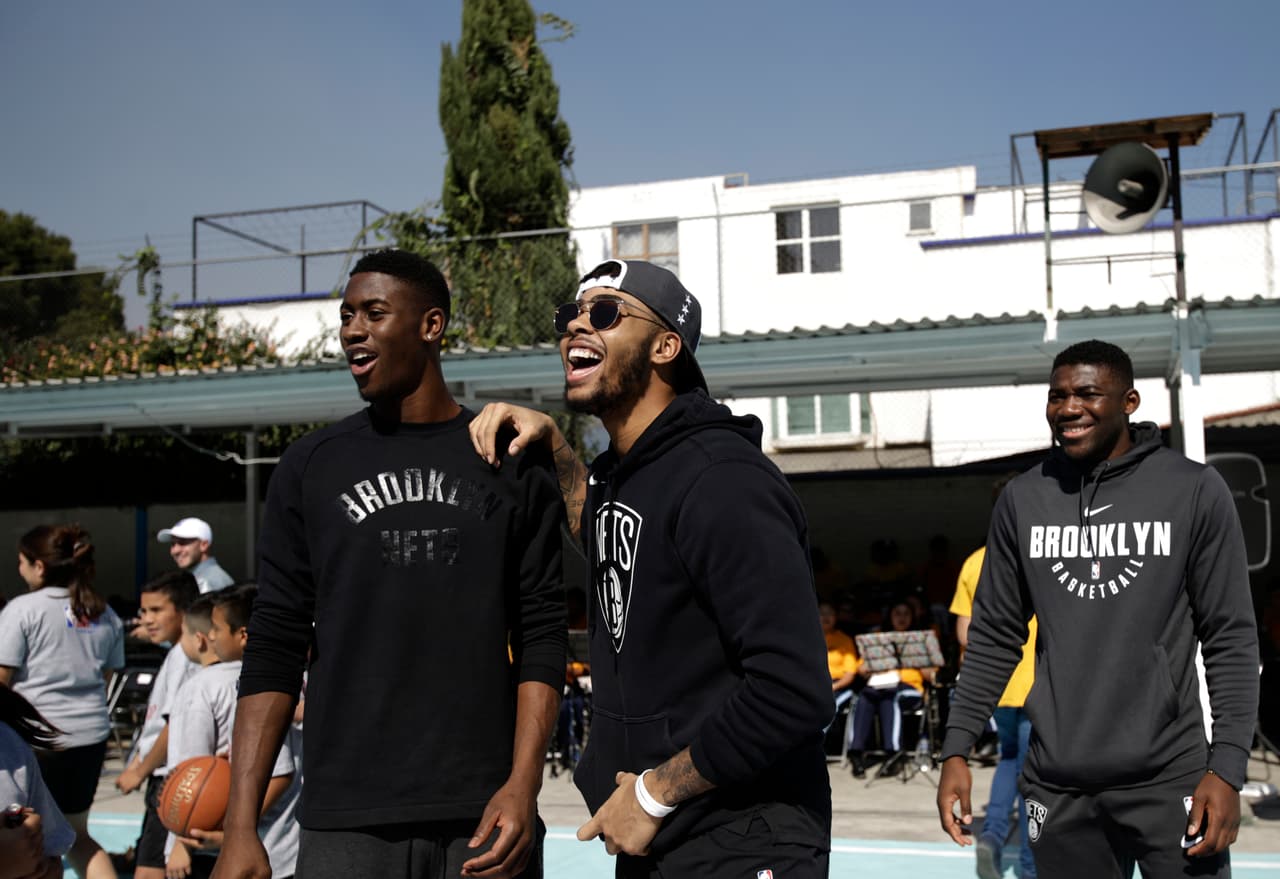Desde muy temprano Rice tomó su lugar en un transporte especial donde se promocionaba los partidos de baloncesto.