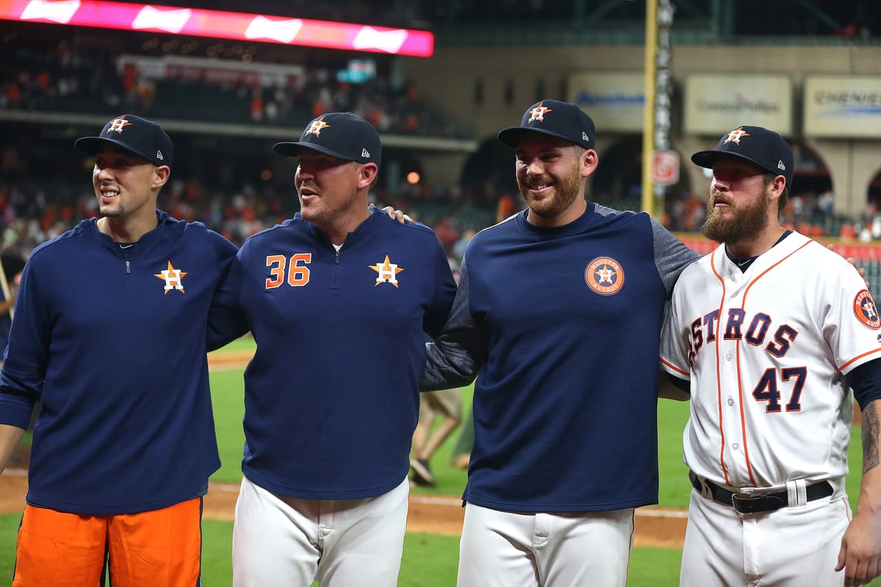 Houston lanza sin hit combinado ante Seattle