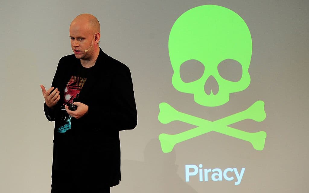 Esta aplicación causó disgusto a todos: a los sellos discográficos y sus lanzamientos en físico, a la piratería digital y a los músicos por el bajísimo pago de sus derechos.