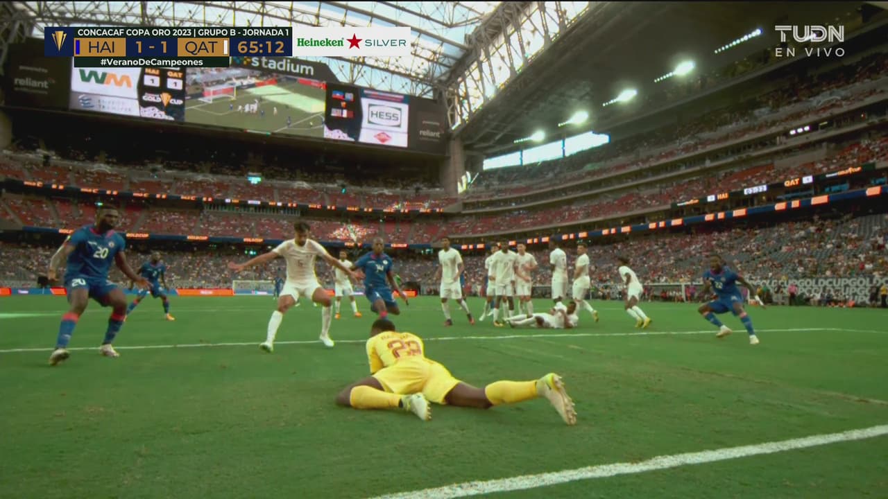 ¡Ade Fusila! Barsham, la enfría en tiro libre