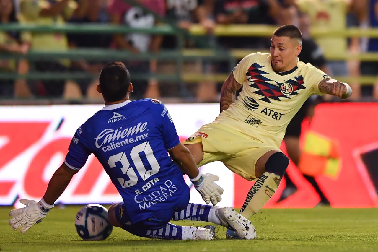Rodolfo Cota viste el número 30 en el Apertura 2019 con León.