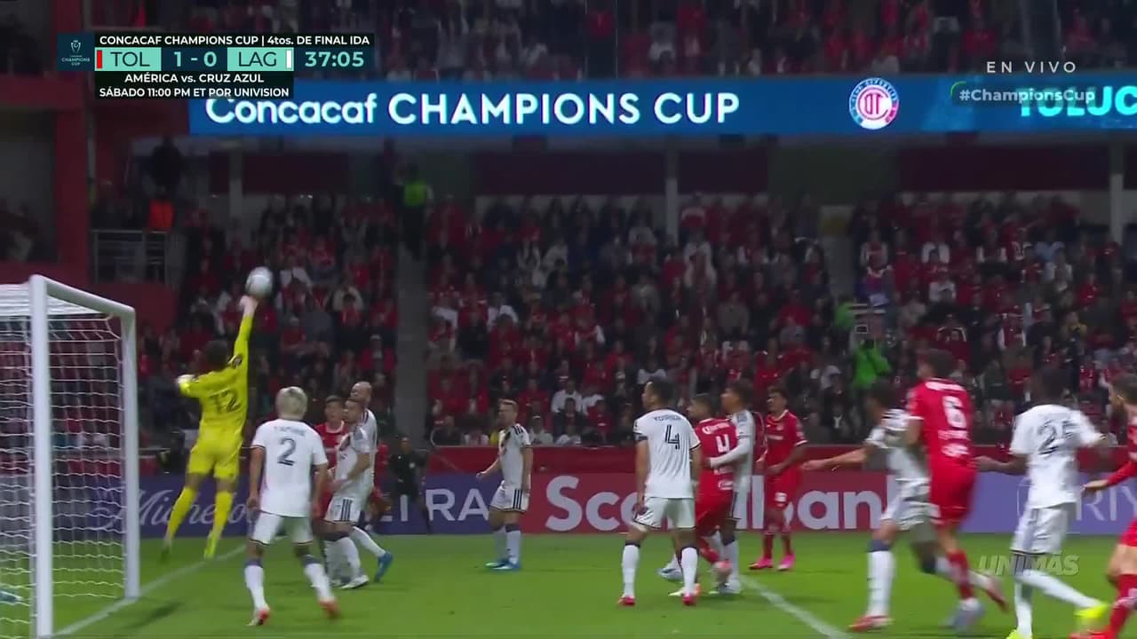 ¡Casi era gol olímpico del Toluca! Helinho se queda cerca de la hazaña
