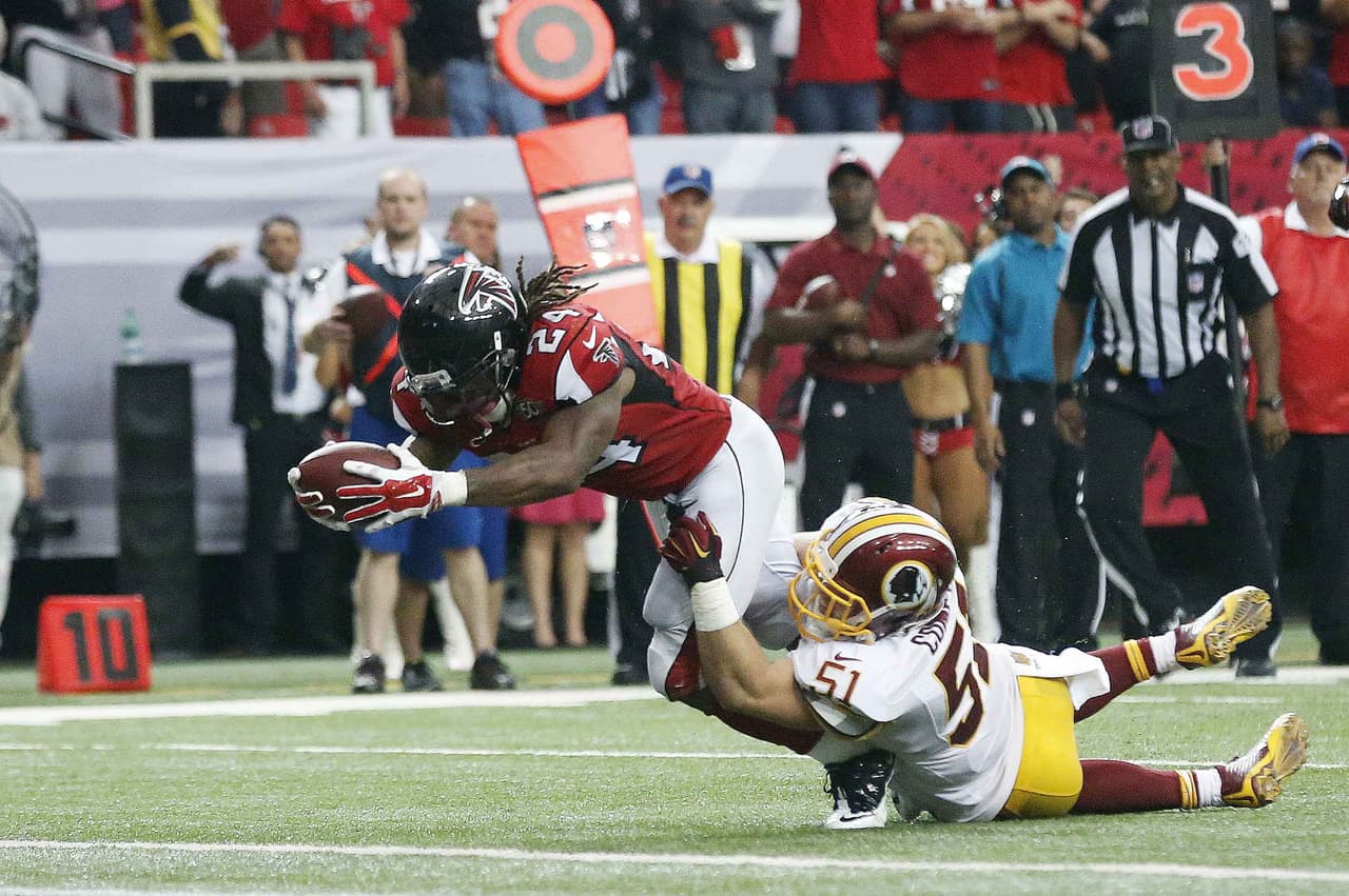 Freeman, quien llevaba previamente seis anotaciones en sus primeros dos juegos como titular, es el primer jugador en la era del Super Bowl (desde 1966) en correr para al menos siete touchdowns en sus primeros tres juegos como abridor de su carrera.