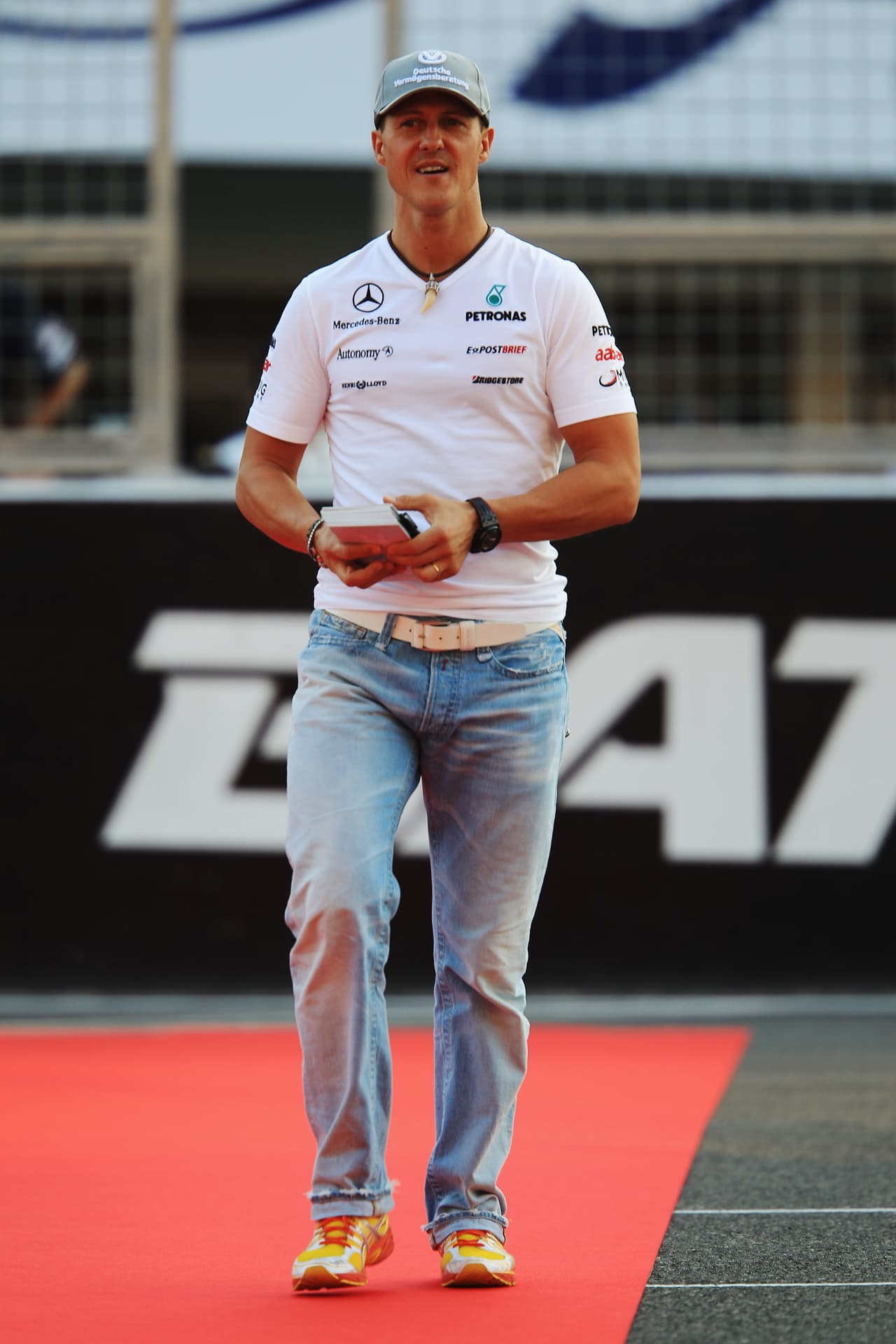 En el 2007 Michael Schumacher decidió no correr mas en la Fórmula 1, pero en 2009 regresó. Primero, como reemplazo de Felipe Massa (lesionado) en Ferrari y luego en el 2010 con Mercedes como piloto en propiedad.